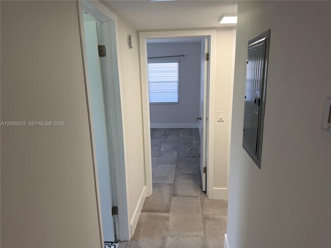 Building Photo - 136 Brighton D