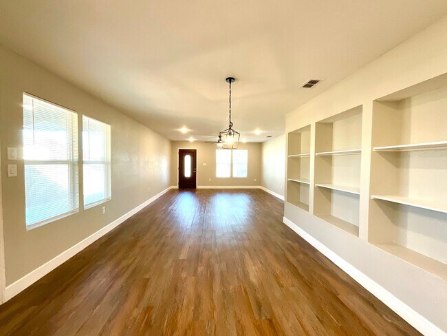 Building Photo - Modern Home With Covered Patio & Fenced Yard!