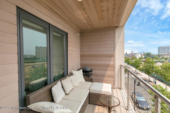 Building Photo - 601 Heck St