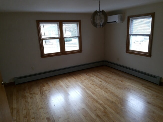 Building Photo - 121 King Philip Rd