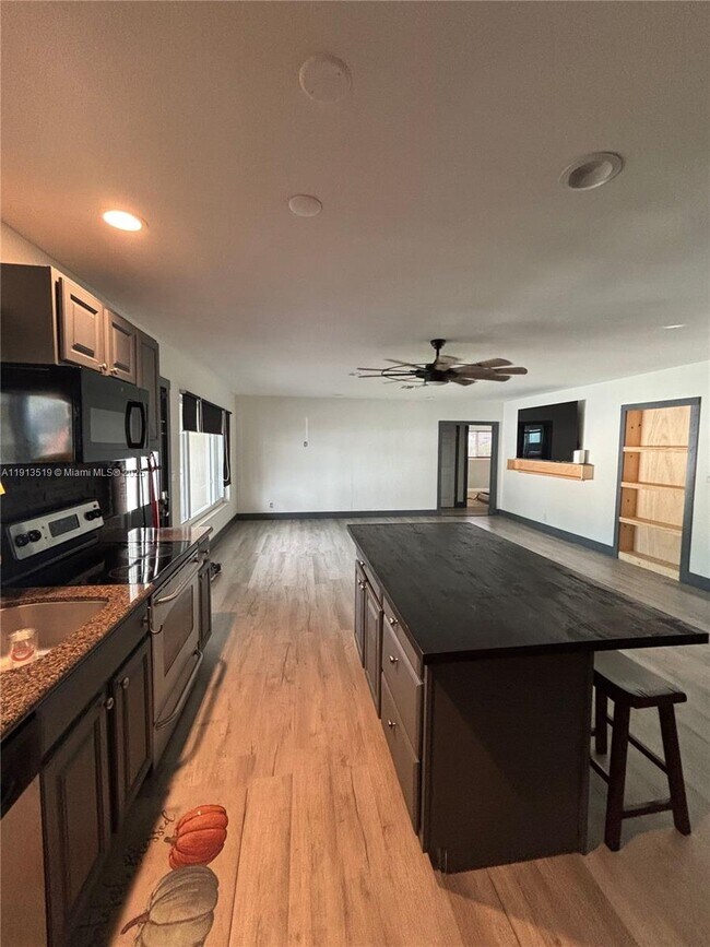 Building Photo - 2002 NE 43rd St