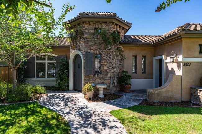 Building Photo - Sophisticated Mediterranean Villa in Newpo...