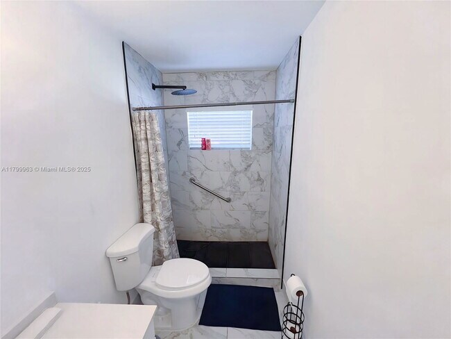 Building Photo - 3361 NW 5th Pl