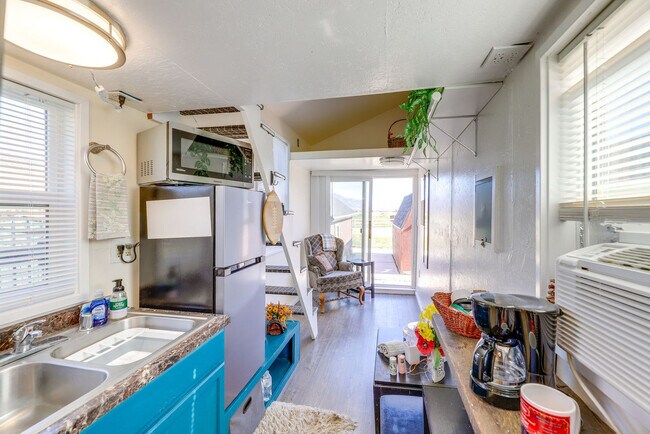 Building Photo - 445 Hansen Ln