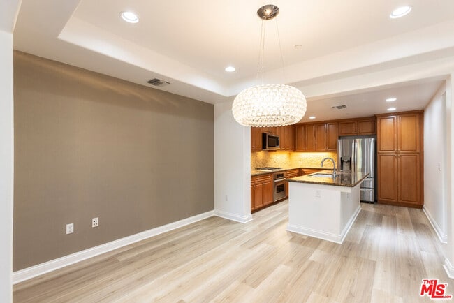 Building Photo - 12975 Agustin Pl
