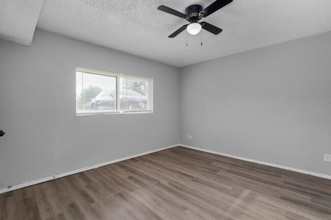 Building Photo - 865 S Douglas Ave