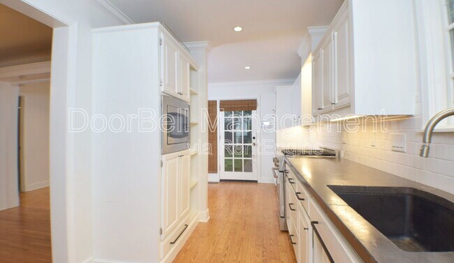 Building Photo - 255 E 27th Pl