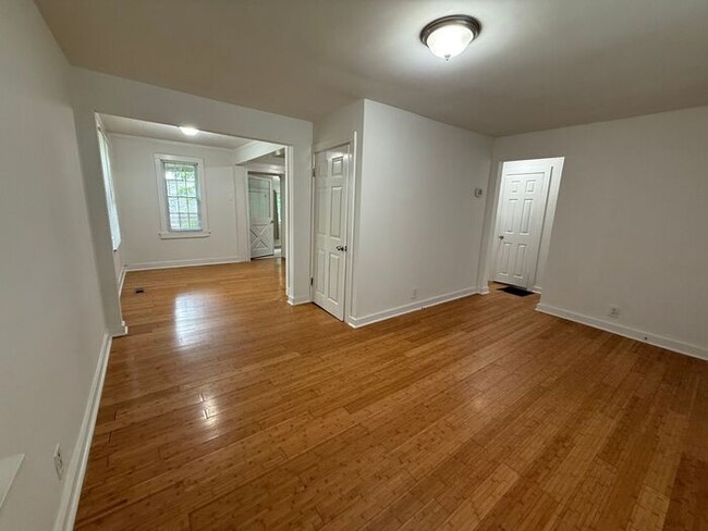 Building Photo - For Rent - Charming 3 Bedroom House in Eas...