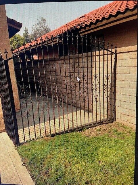 Building Photo - 6250 Sunny Meadow Ln