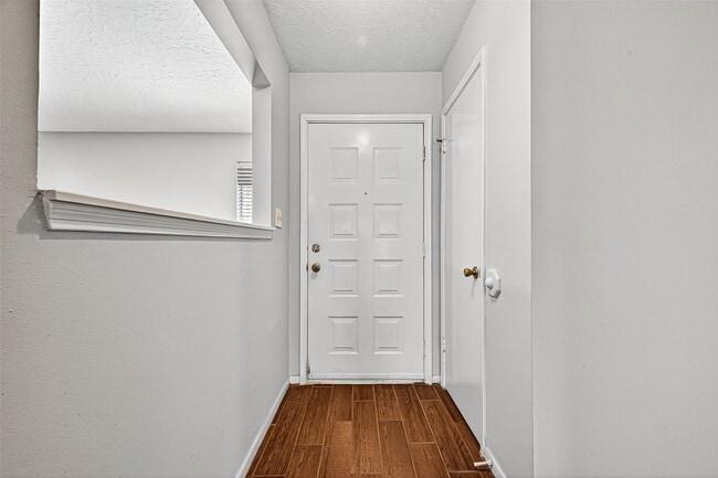 Building Photo - 802 Cascade Creek Dr