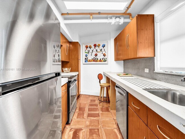 Building Photo - 1881 Washington Ave