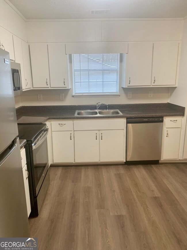 Building Photo - 5663 St Thomas Dr