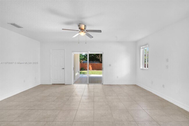 Building Photo - 2621 SW 18th St