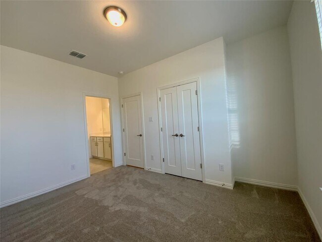 Building Photo - 247 Du Bois Ln