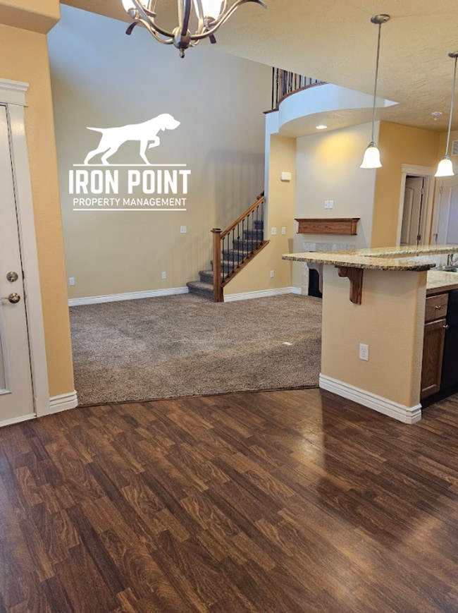 Building Photo - 3/2.5 in Boise-2 Car Garage, Fireplace, Vaulted Ceilings, Landscaping Included.