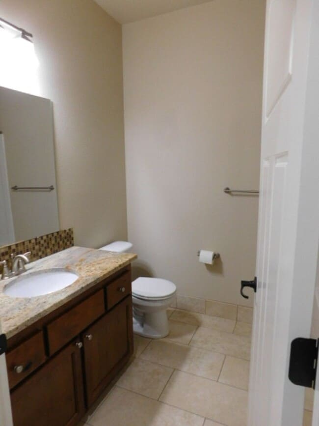 Building Photo - 3Bd/2.5Ba Two Story Townhouse - Available ...