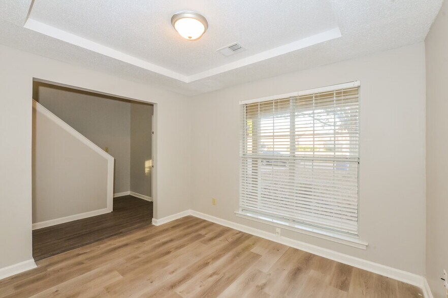 Building Photo - 1401 Carlton Ridge Dr