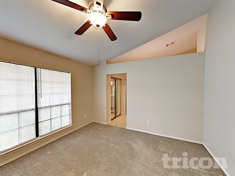 Building Photo - 7811 Bluff Trail Dr