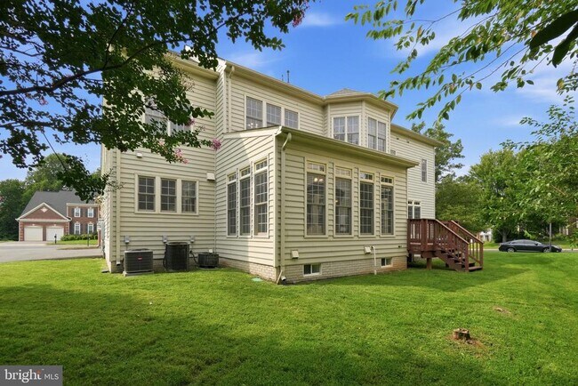 Building Photo - 5285 Meadow Estates Dr