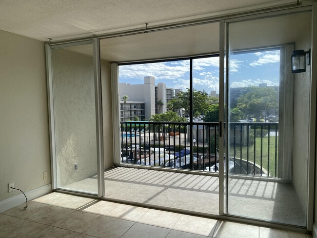 Building Photo - 4 Royal Palm Way