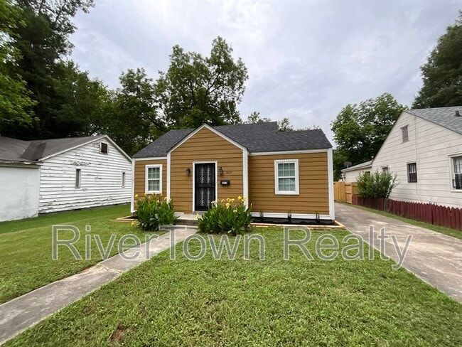 Building Photo - 2677 Larose Ave