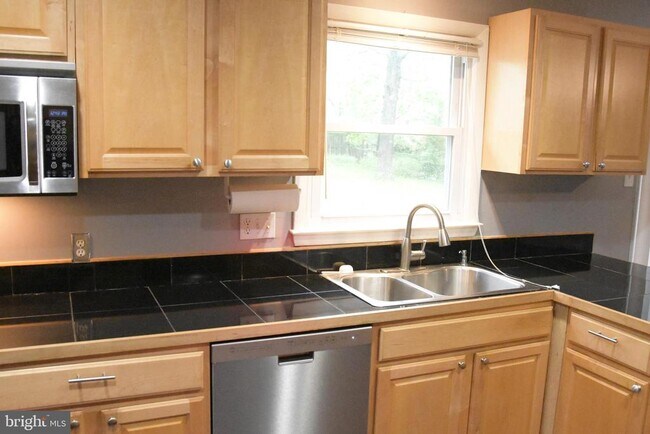 Building Photo - 936 Longfellow Ct