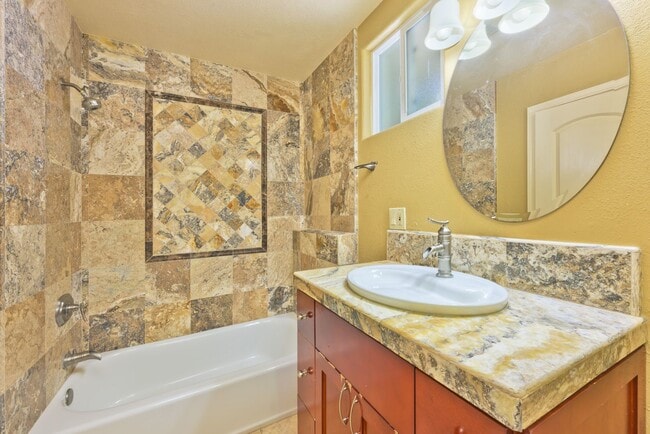 Building Photo - 111 Edgewater Pl