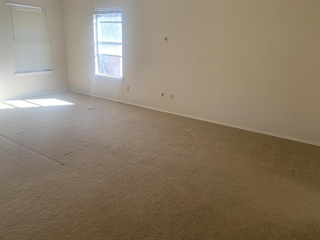 Building Photo - 8011 Doe Meadow Dr