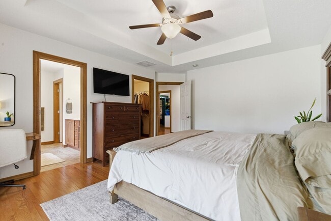 Building Photo - 3 Bedroom | 2 Bathroom | 2 Car Garage| Ozark MO | Fireplace | Separate Green House/Office | Fence...