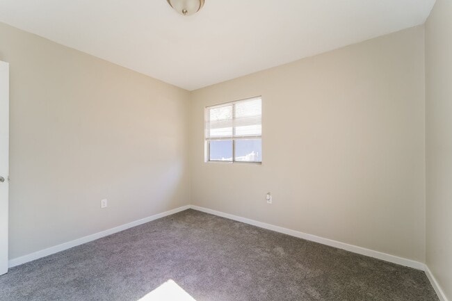 Building Photo - 5409 Queen Mary Ln