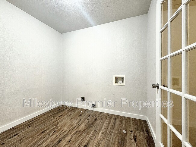 Building Photo - 218 Kansas St