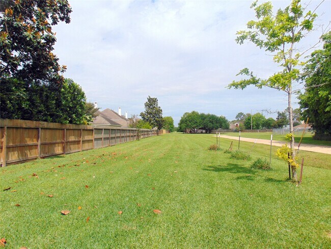 Building Photo - 1739 Lakewinds Dr