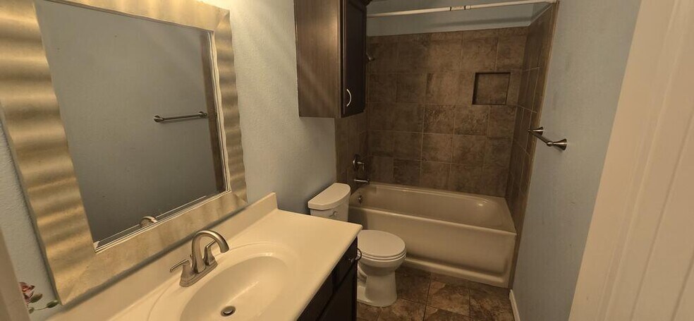 Building Photo - 3020 San Pedro Dr