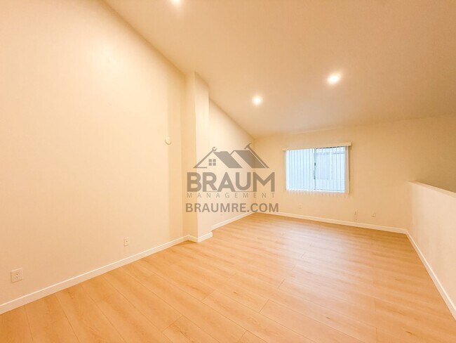 Building Photo - 5245 Riverton Ave