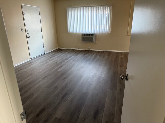 Building Photo - 6857 Whitsett Ave