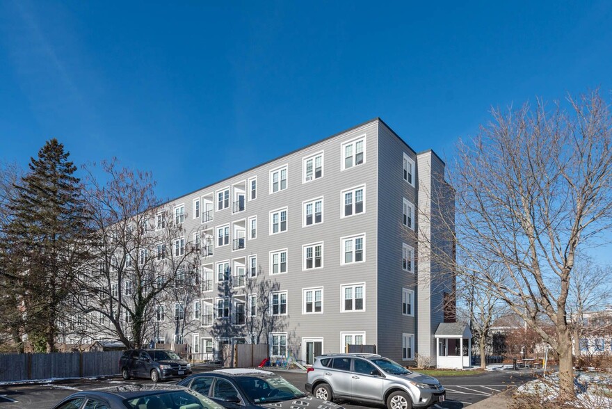 Building Photo - Townhouse Apartments