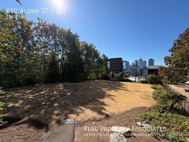 Building Photo - 610 Aloha St
