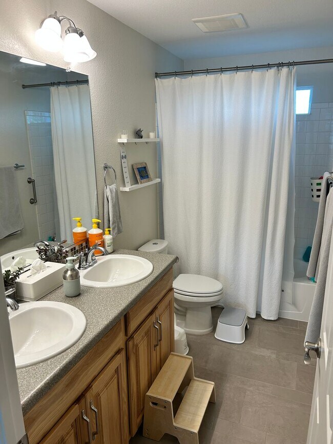 Building Photo - Incredible 4-bedroom Family Home with Fine Finishes and Private Spaces