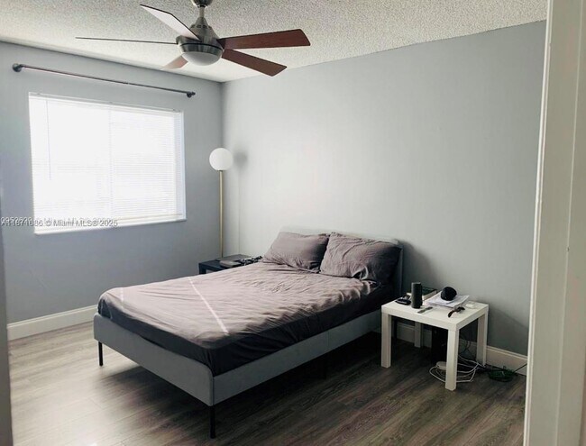 Building Photo - 10450 SW 157th Ct