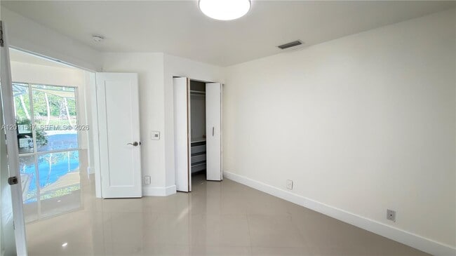Building Photo - 3767 Oak Ridge Cir