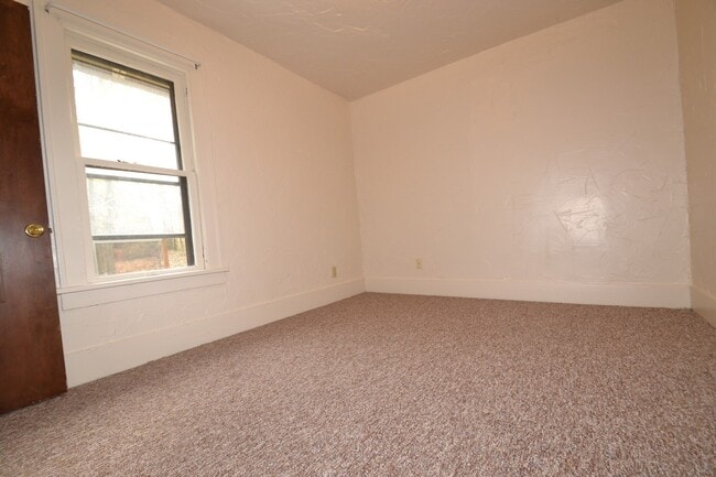 Building Photo - 567 Cross Ct