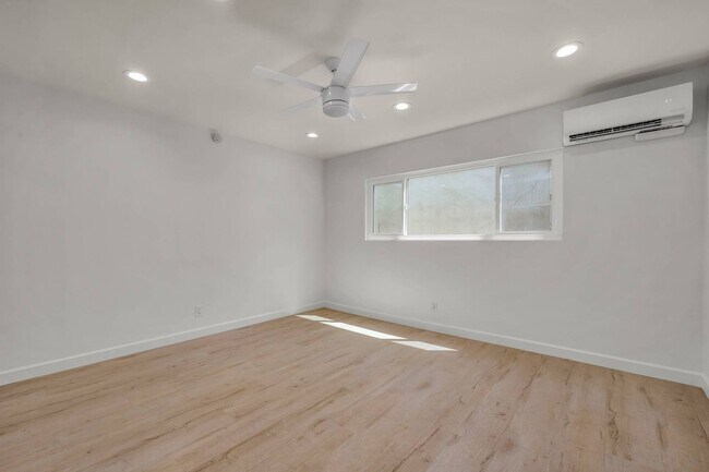 Building Photo - 1361 Laurel Ave