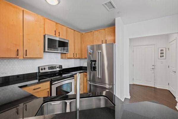 Building Photo - 500 Throckmorton St
