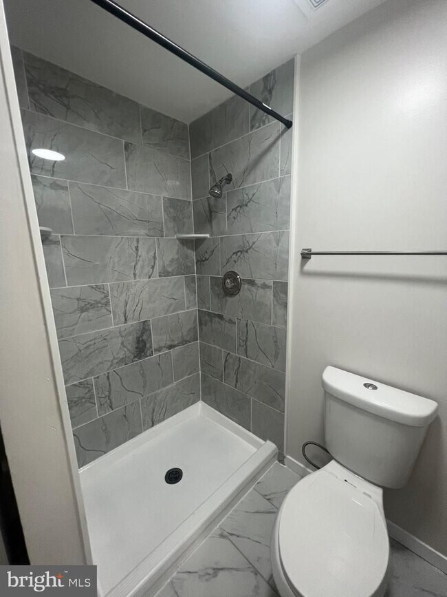 Building Photo - 4200 Gerry Ln