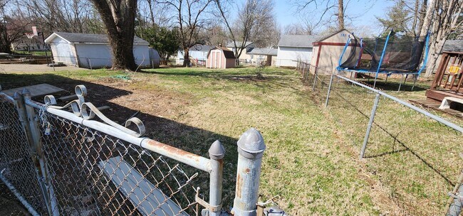 Building Photo - Oldham County Beauty!  Completely Renovated!  ALL NEWer Appliances!  ALL NEWer Flooring & Paint! ...