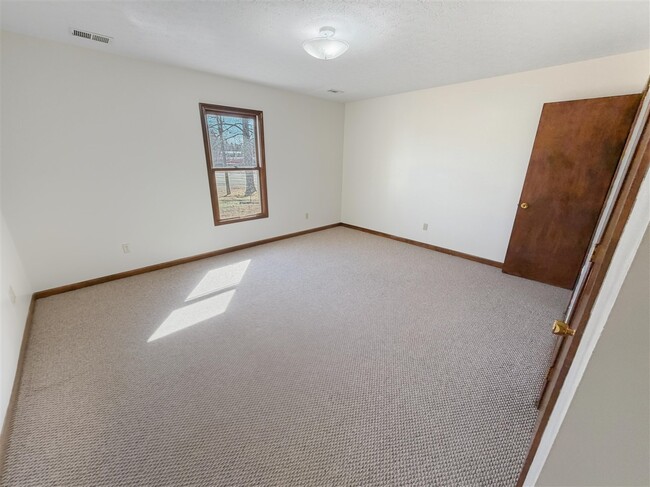 Building Photo - 2390 Brandenburg Rd