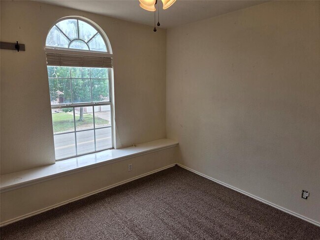 Building Photo - 607 Meadow View Dr