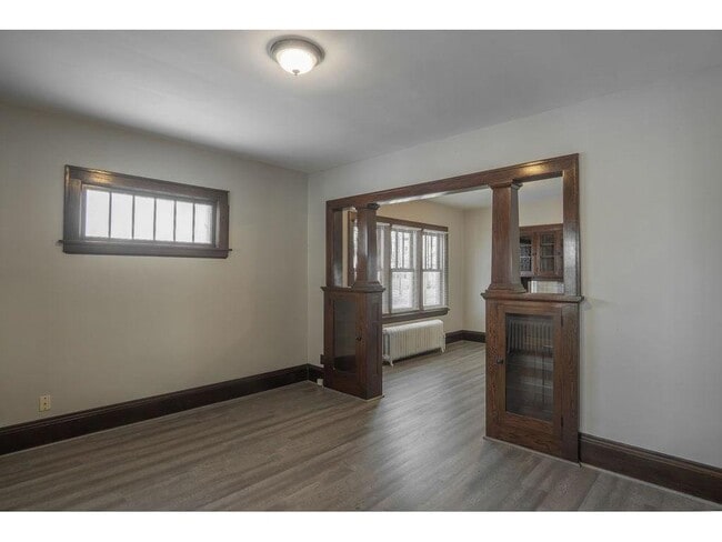 Building Photo - 890 Arkwright St N