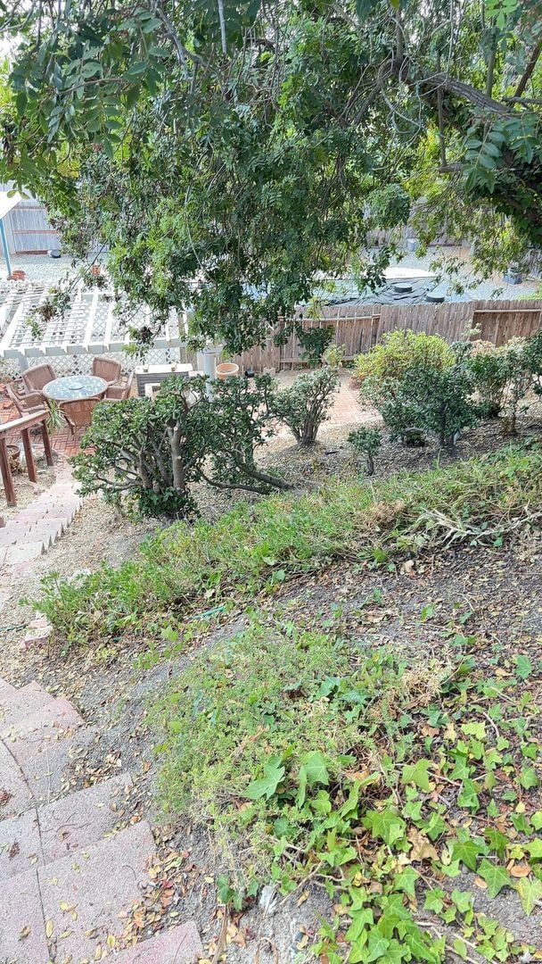 Building Photo - Spacious 2 Bedroom with Sunroom & Office 5...