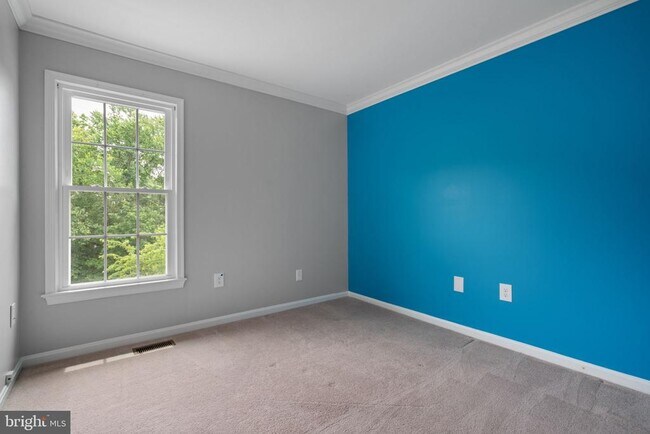 Building Photo - 8527 Silverview Dr